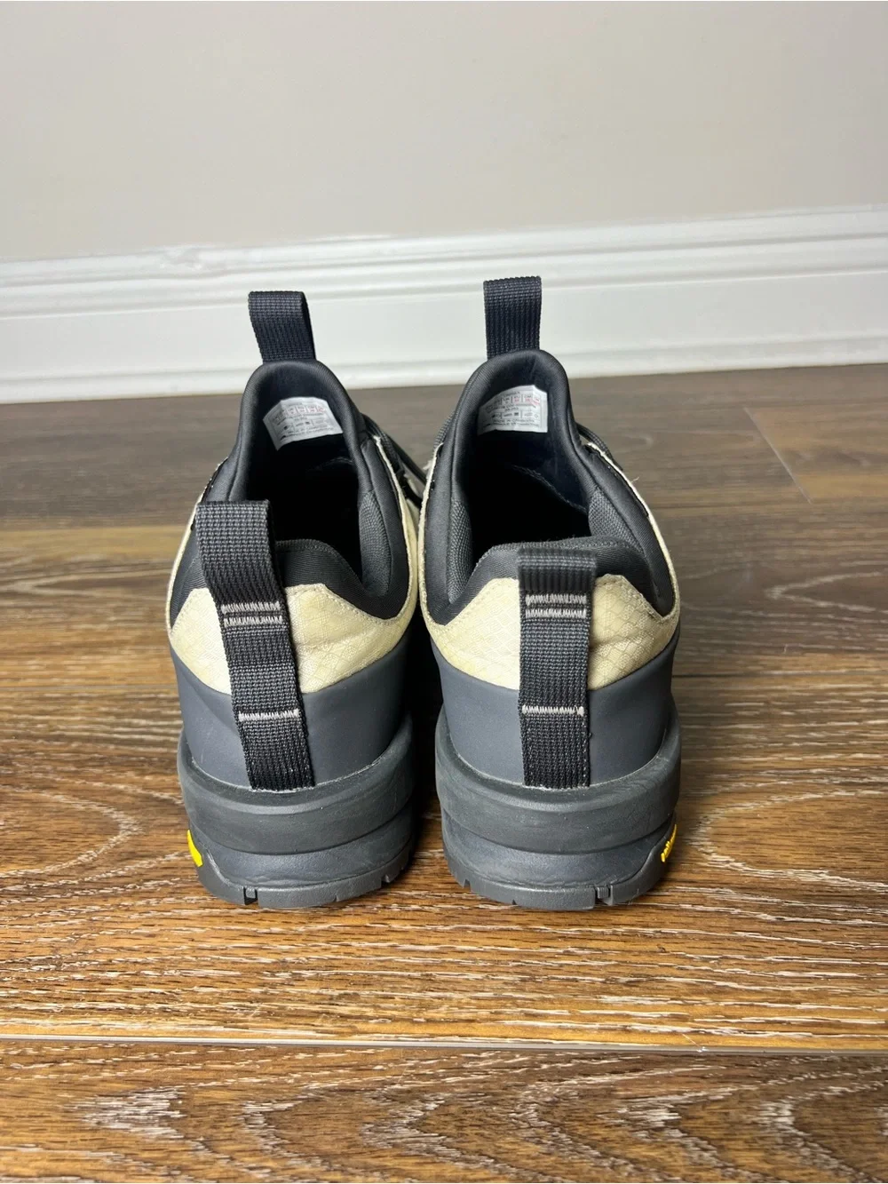 The North Face Glenclyffe Low Men's 10 Beige Black Vibram Hiking Shoes TNF